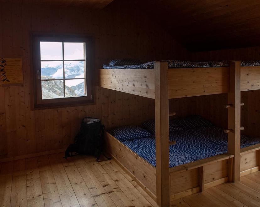 Cabane dei Becs de Bosson image 3