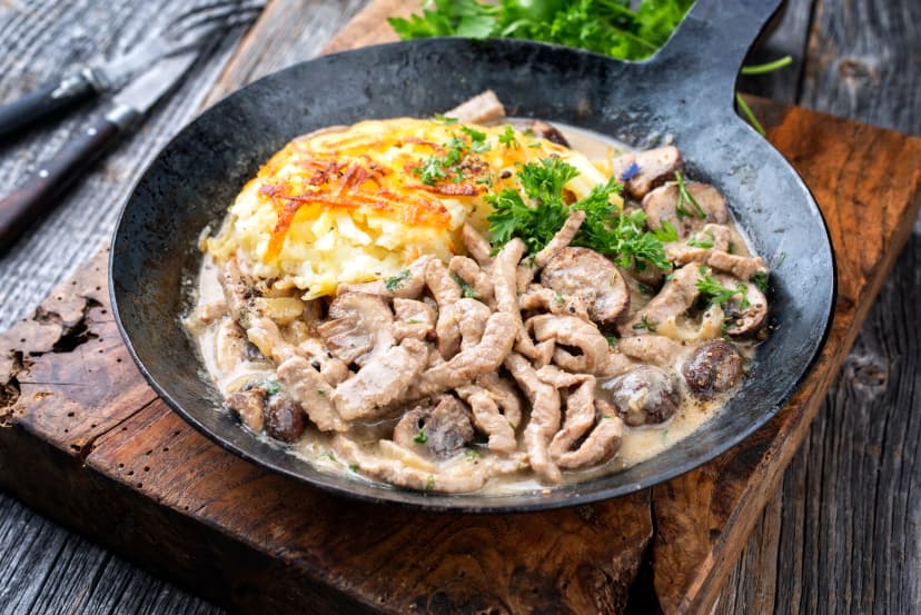 Traditional swiss cuisine Zürcher Geschnetzeltes