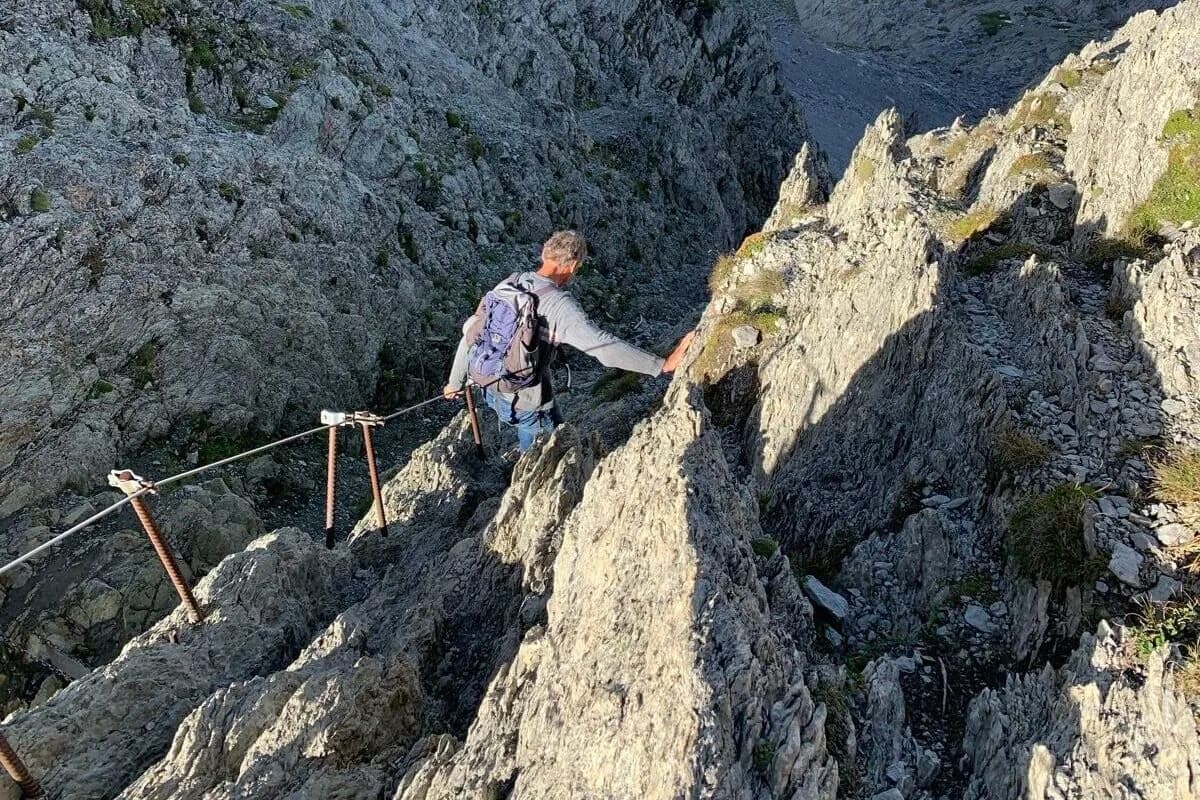 cables to Zwinglipass () ()