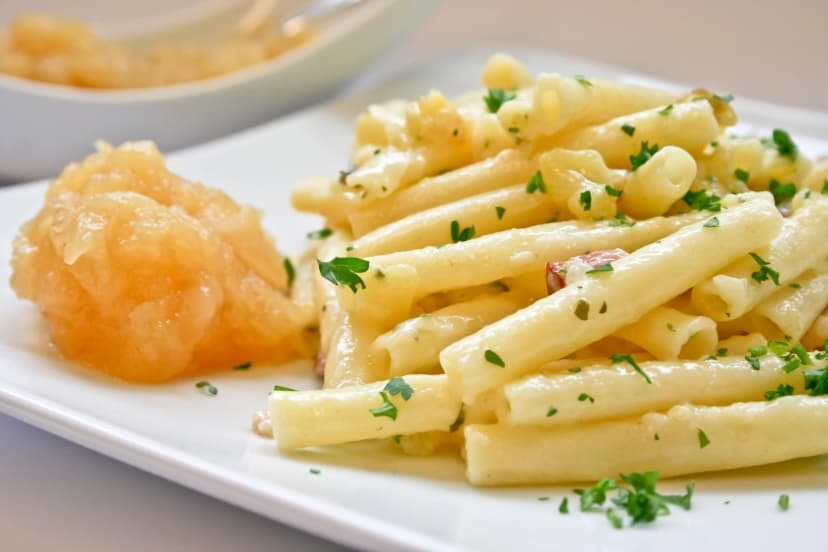 Älplermagronen mit Apfelmus