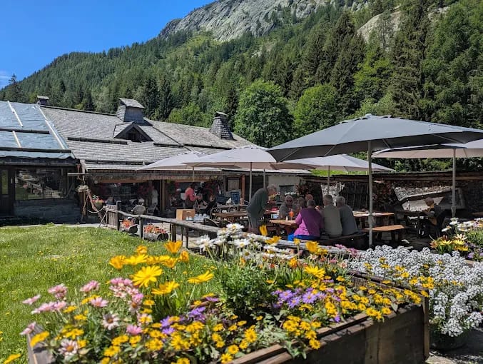 Auberge la Boerne mountain lodge with outdoor dining terrace and alpine backdrop