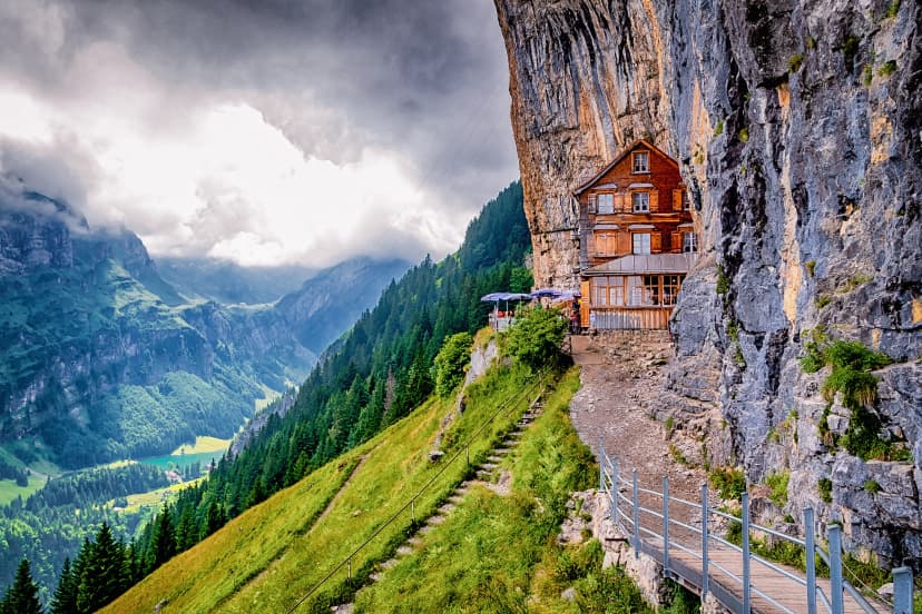 Berggasthaus Aescher-Wildkirchli nahe der Ebenalp, Appenzell-Innerrhoden, Schweiz