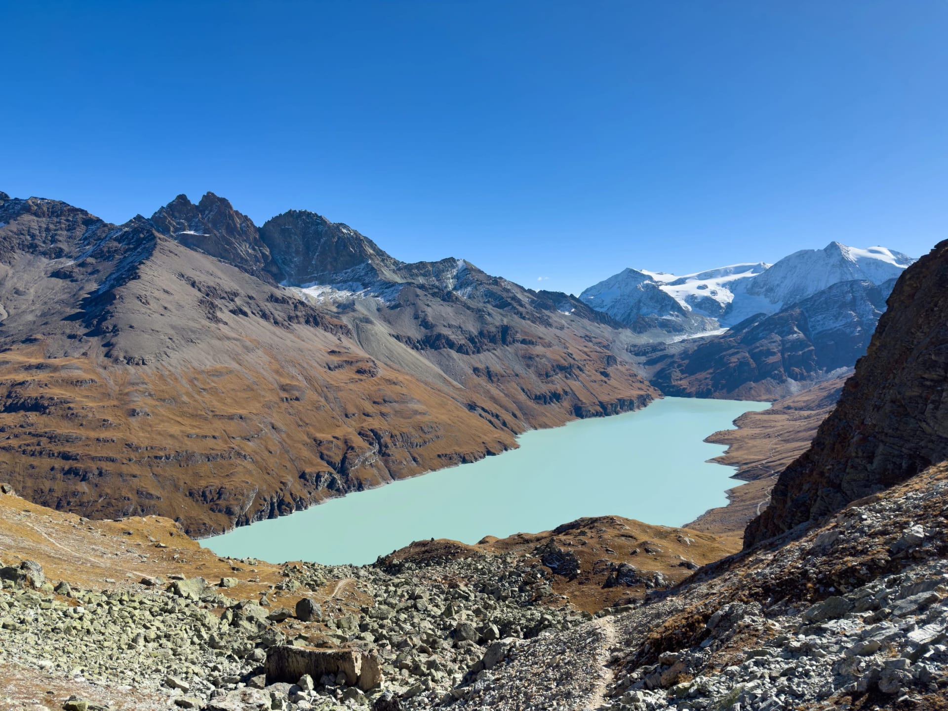 Lac des Dix – Alpine Reservoir in Valais, Switzerland
