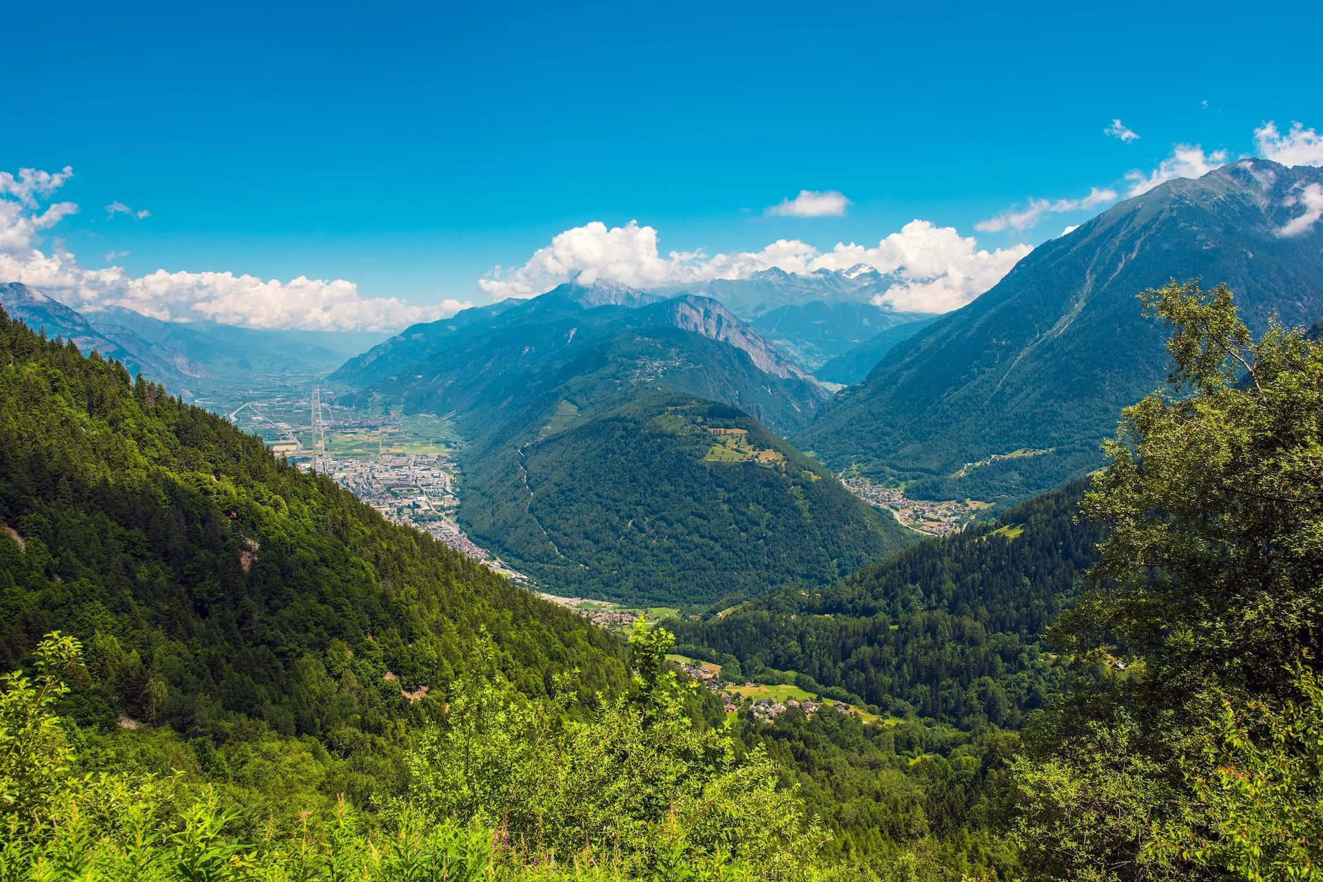 Ciudad de Martigny y Sembrancher en la Suiza meridional