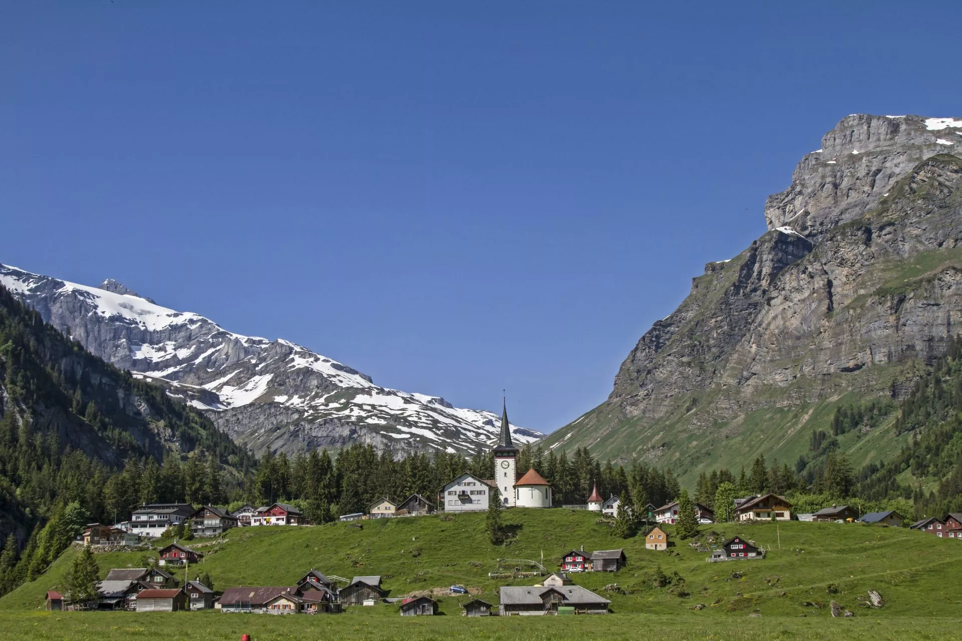 L'Urnerboden, l'alpe più grande della Svizzera, è abitato tutto l'anno