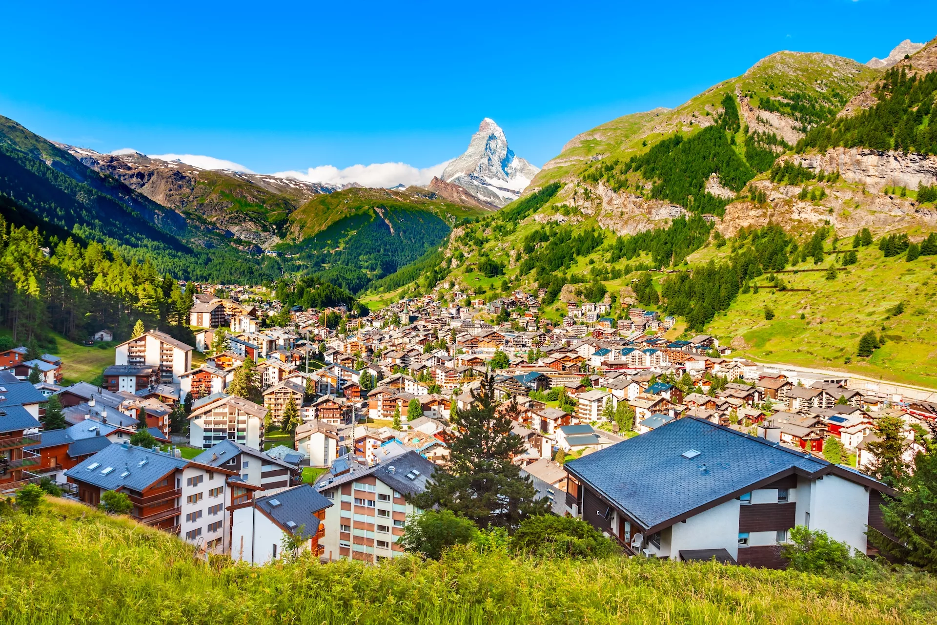La ciudad de Zermatt y el monte Cervino
