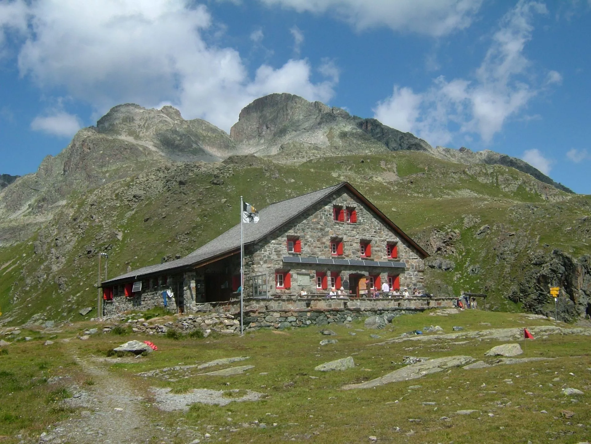grialetsch hytte om sommeren