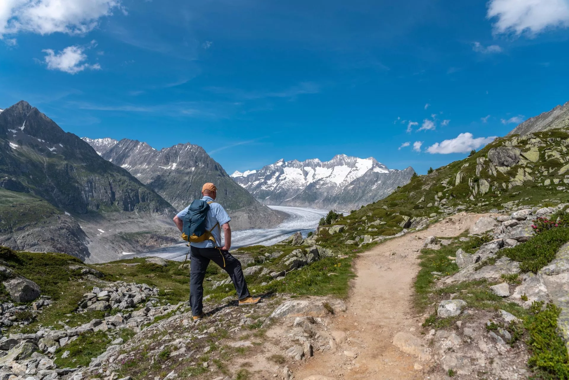 wandern auf dem aletschgletscher-panoramaweg
