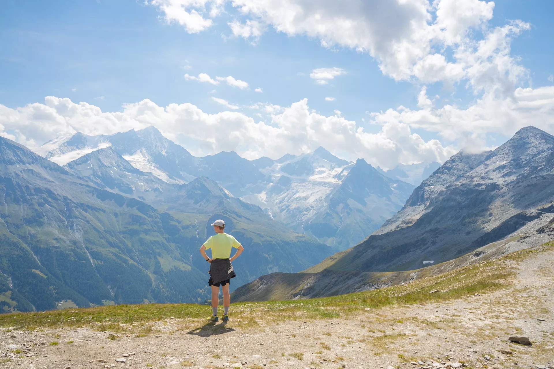 Sveitsin 4000 vuorta Col de Sorebois'lta avautuva laaja panoraamakuva