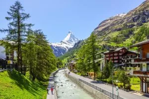 zermatt resort below matterhorn